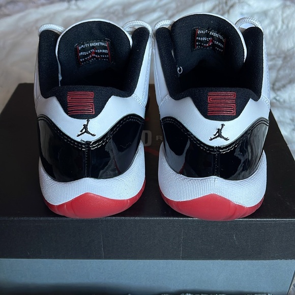 Jordan 11 low University, red black and white retro - Picture 6 of 7